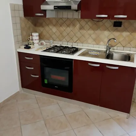 Con Posto Auto Assegnato Lägenhet