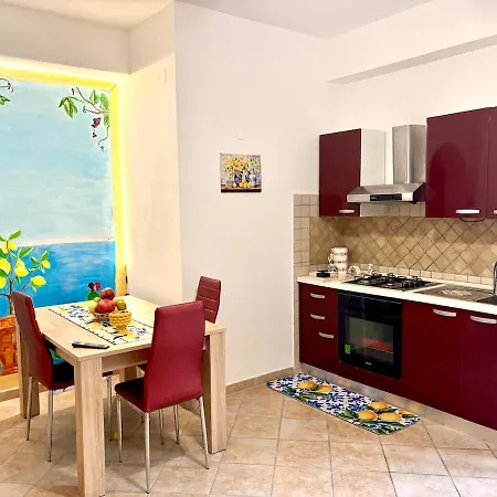 Con Posto Auto Assegnato Lägenhet *